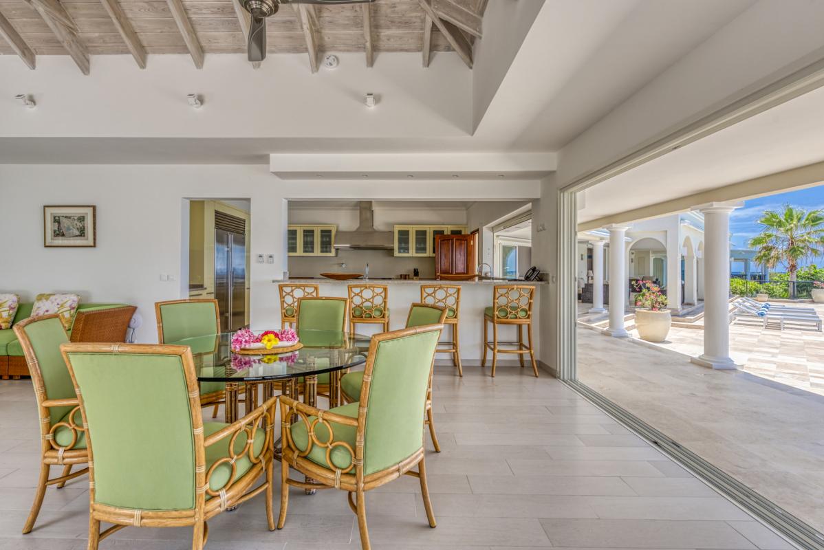 12 Location villa piscine vue mer Terres Basses Saint Martin_table a manger